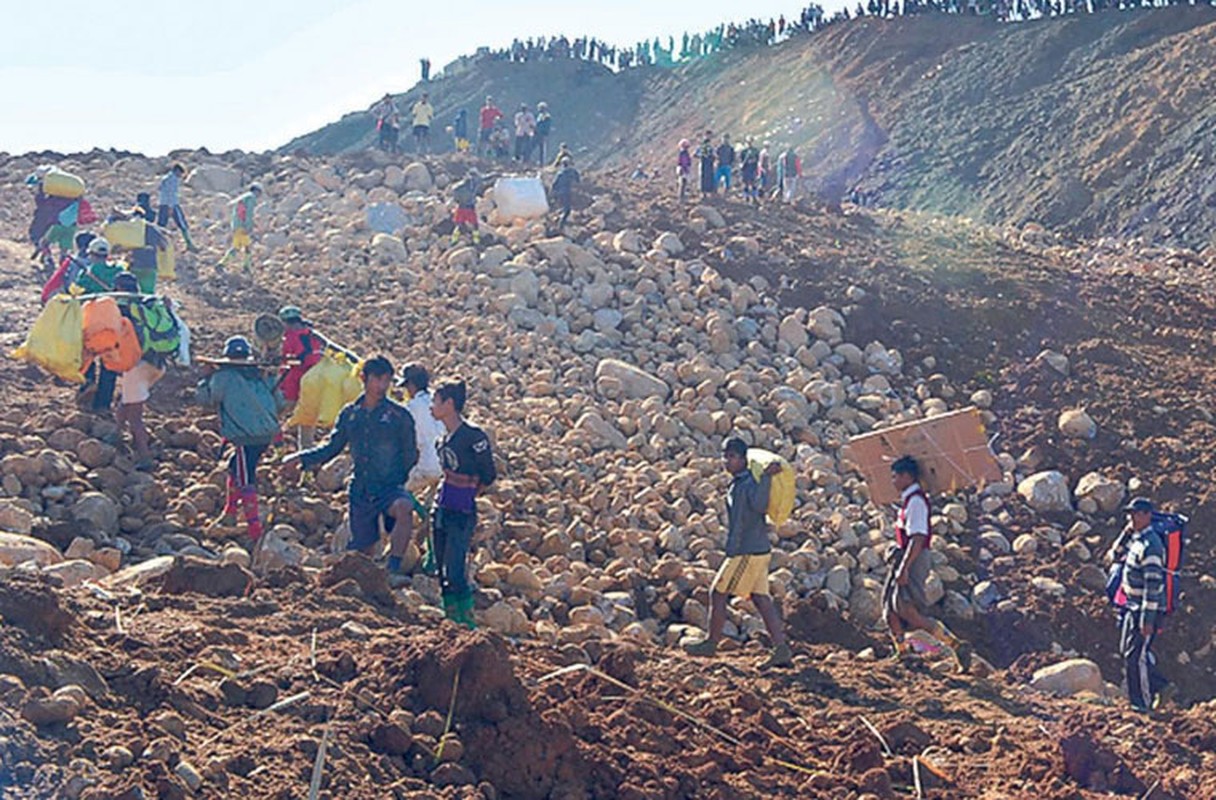 Hien truong dao boi nan nhan vu lo dat o Myanmar-Hinh-6